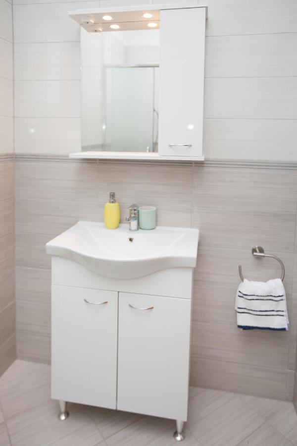 Apartmani Lea Starigrad Paklenica Luaran gambar