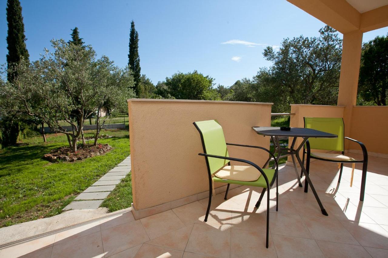 Apartmani Lea Starigrad Paklenica Luaran gambar