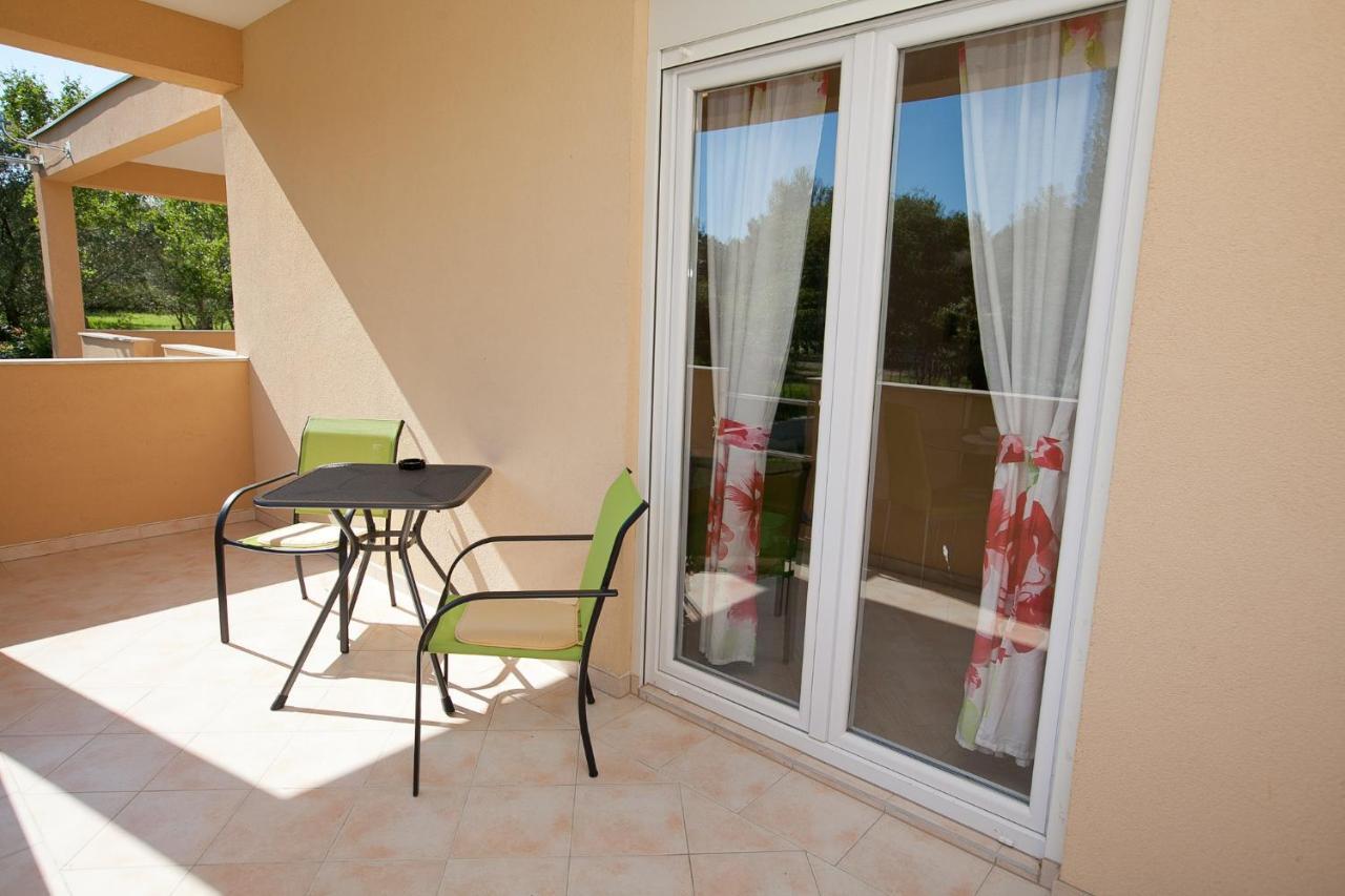 Apartmani Lea Starigrad Paklenica Luaran gambar
