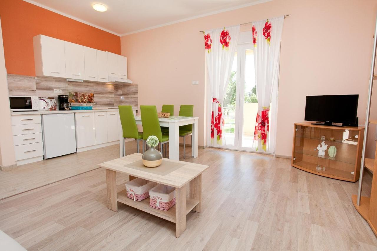 Apartmani Lea Starigrad Paklenica Luaran gambar