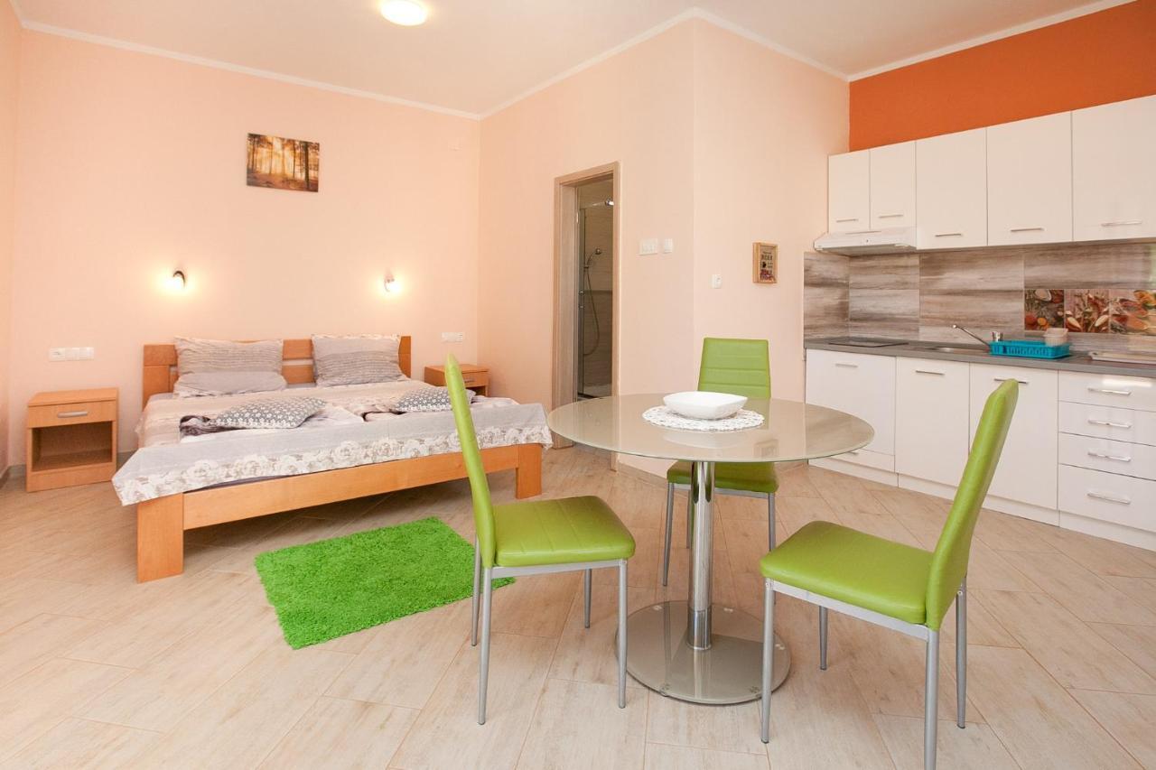 Apartmani Lea Starigrad Paklenica Luaran gambar