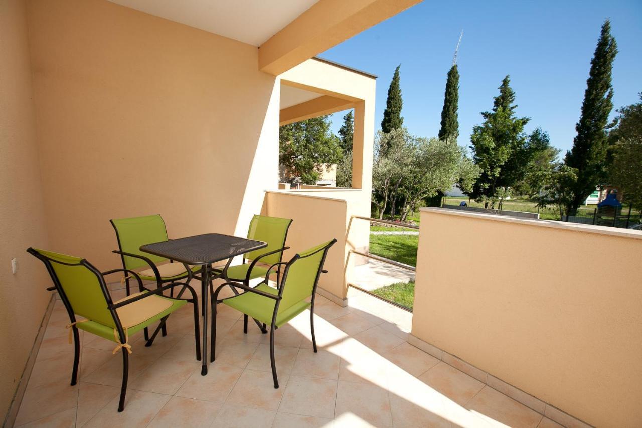Apartmani Lea Starigrad Paklenica Luaran gambar