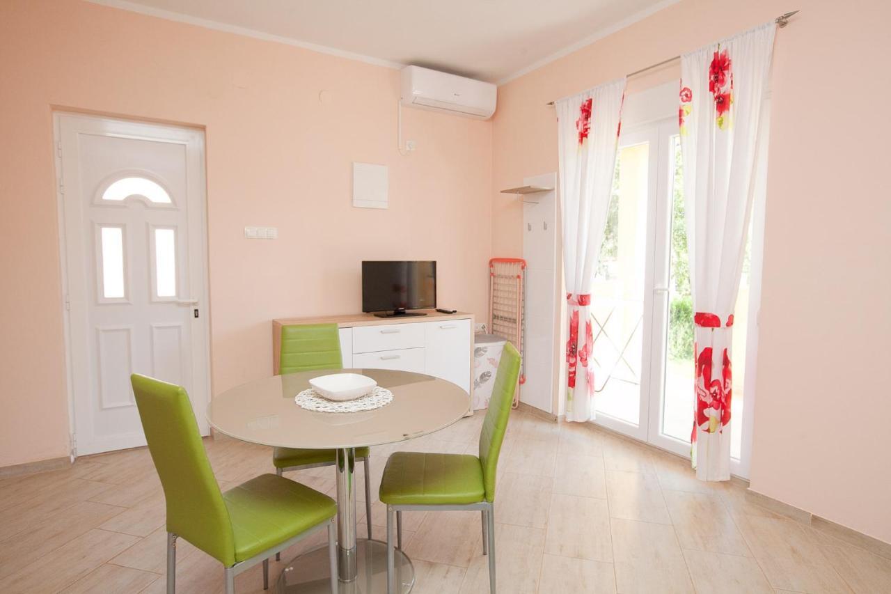 Apartmani Lea Starigrad Paklenica Luaran gambar