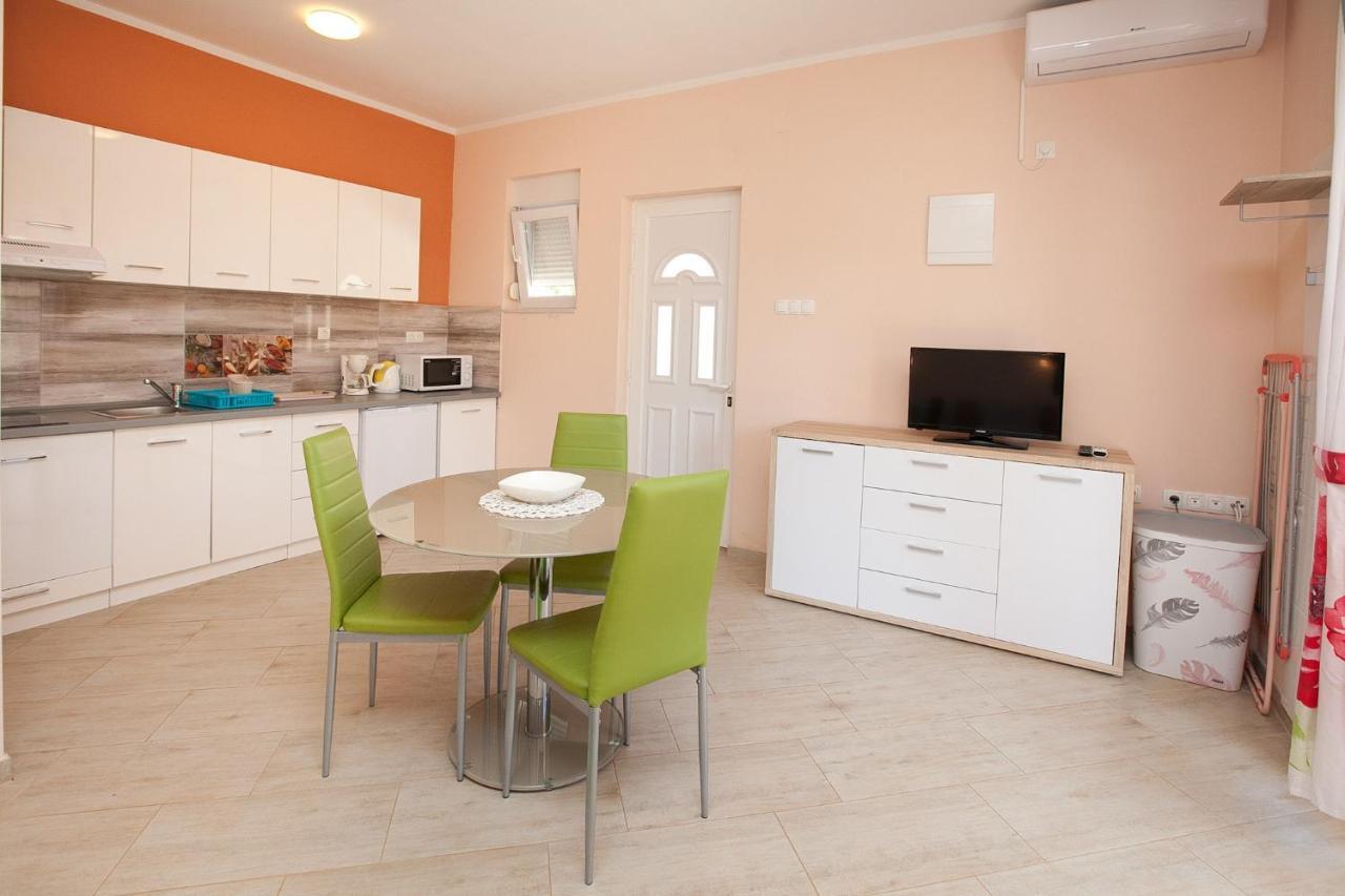 Apartmani Lea Starigrad Paklenica Luaran gambar