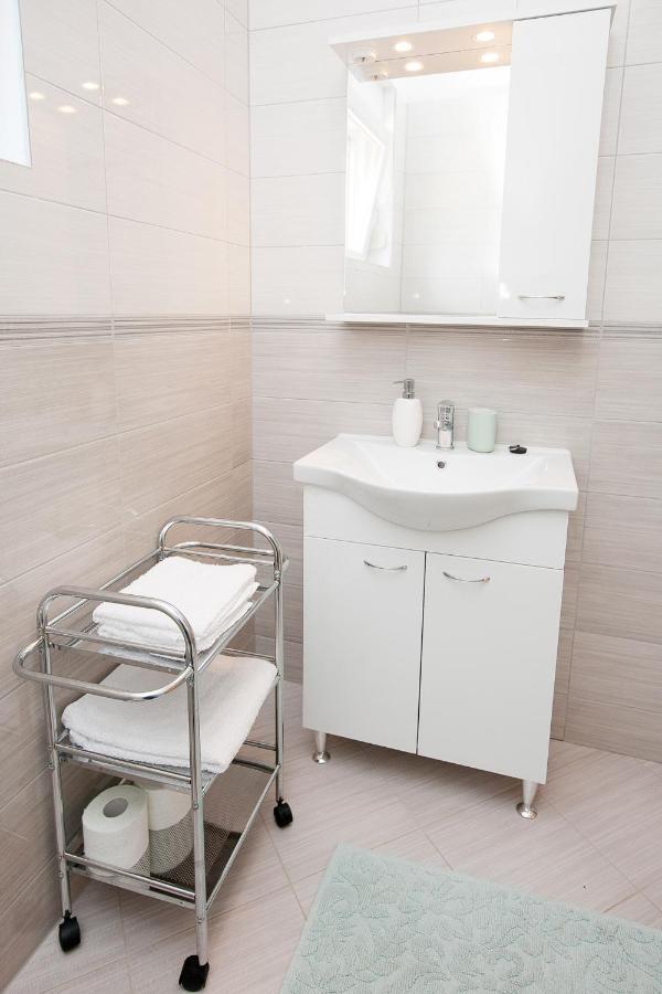 Apartmani Lea Starigrad Paklenica Luaran gambar